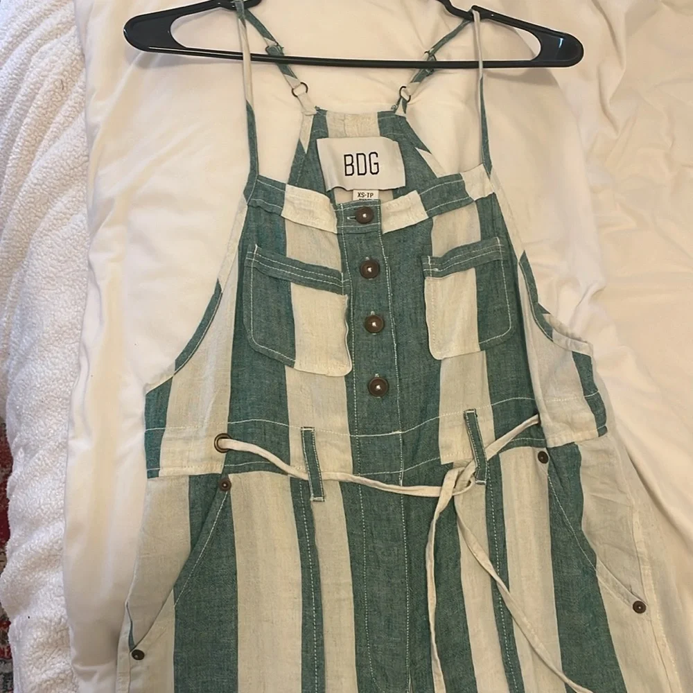NWOT Green and White UO Bailey Linen Overalls Size XS